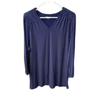 Lands’ End size 1X V neck polka dot rushed shoulders relaxed fit top.